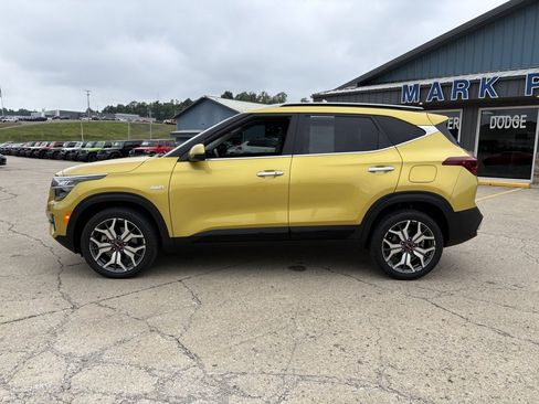 Used 2023 Kia Seltos SX w/ SX Sunroof Package image 2