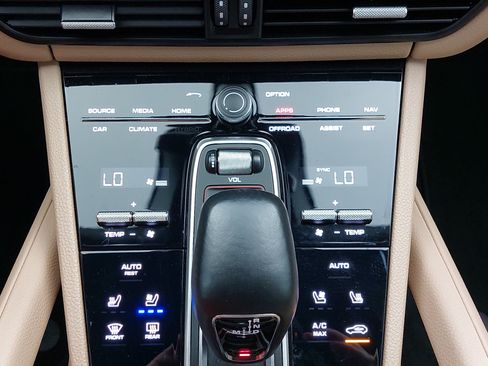 Certified 2023 Porsche Cayenne Platinum Edition AWD/4WD image 23