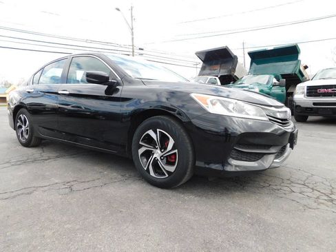 Used 2017 Honda Accord LX image 3