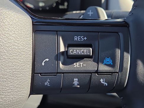 Used 2025 Nissan Rogue SL w/ Tech Package image 22