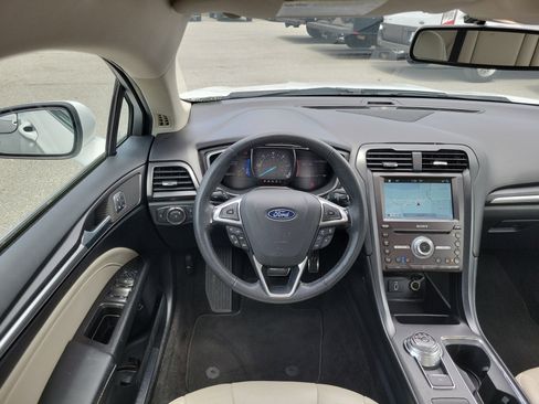 Used 2018 Ford Fusion Titanium image 21