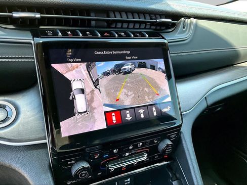 Used 2024 Jeep Grand Cherokee Limited w/ Luxury Tech Group II RWD image 29