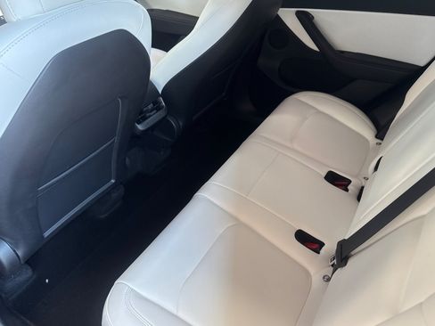 Used 2022 Tesla Model Y Performance AWD/4WD image 27