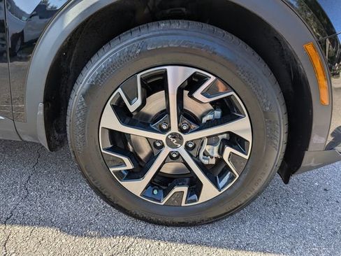 Certified 2025 Kia Sportage EX FWD image 11