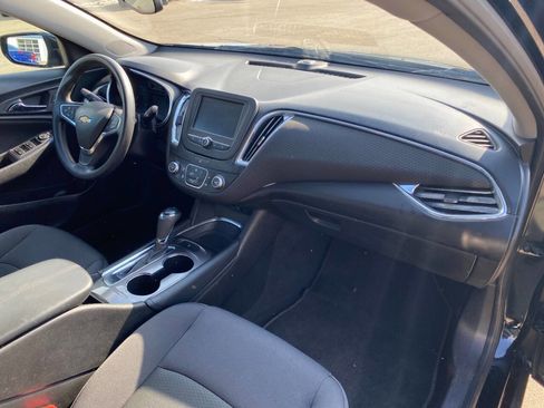 Used 2017 Chevrolet Malibu LT image 38