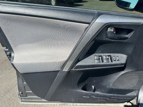 Used 2014 Toyota RAV4 LE image 10