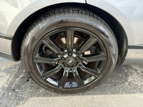 Used 2021 Land Rover Range Rover P525 Westminster Edition image 9