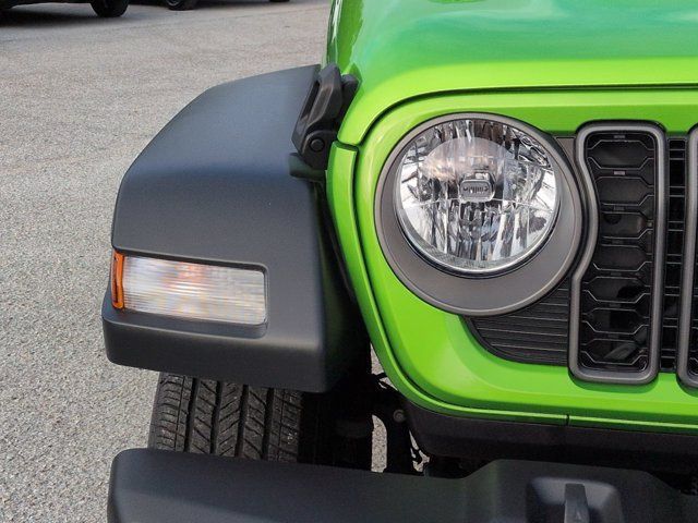 Used 2025 Jeep Gladiator Sport AWD/4WD image 9