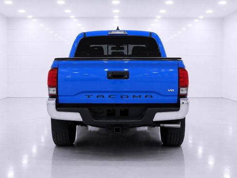 Used 2020 Toyota Tacoma SR5 w/ Blackout Package AWD/4WD image 4