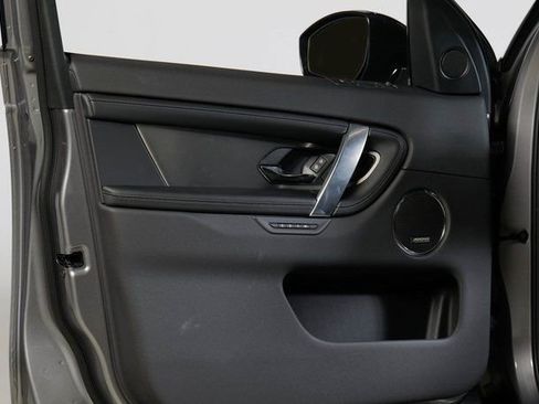 Used 2025 Land Rover Discovery Sport Dynamic SE image 18