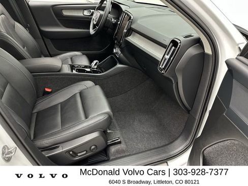 Certified 2025 Volvo XC40 B5 Plus AWD/4WD image 25