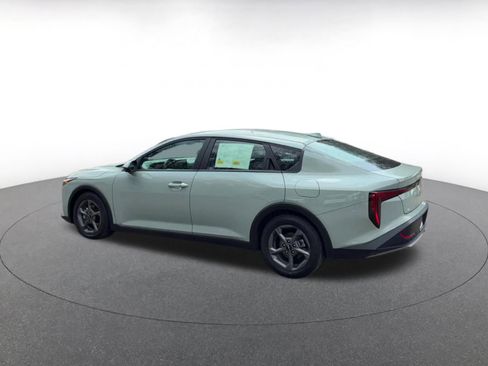 Used 2025 Kia K4 LXS image 10