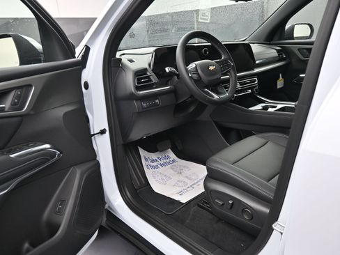 New 2026 Chevrolet Traverse LT w/ Driver Confidence Package AWD/4WD image 9