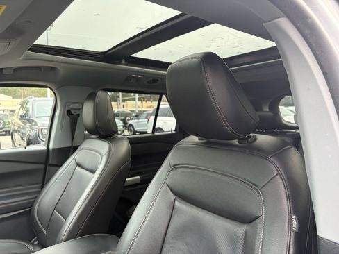 Used 2021 Ford Explorer Limited w/ Equipment Group 301A image 15