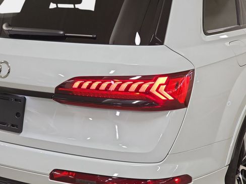 Used 2024 Audi SQ7 Premium Plus w/ Carbon Package image 33