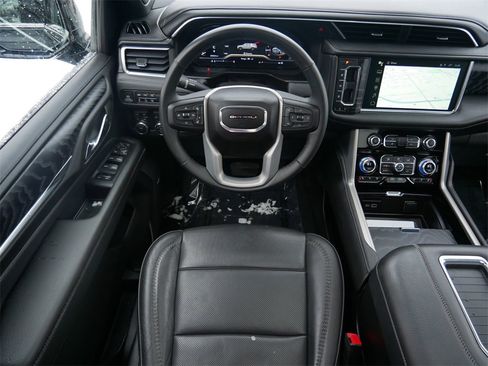 Used 2023 GMC Yukon XL Denali image 11