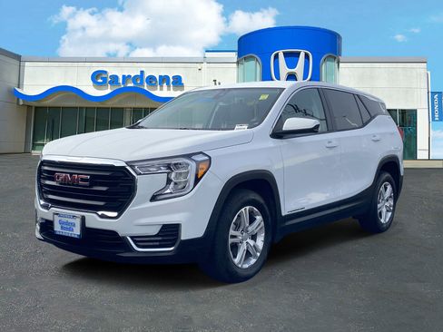 Used 2024 GMC Terrain SLE image 3