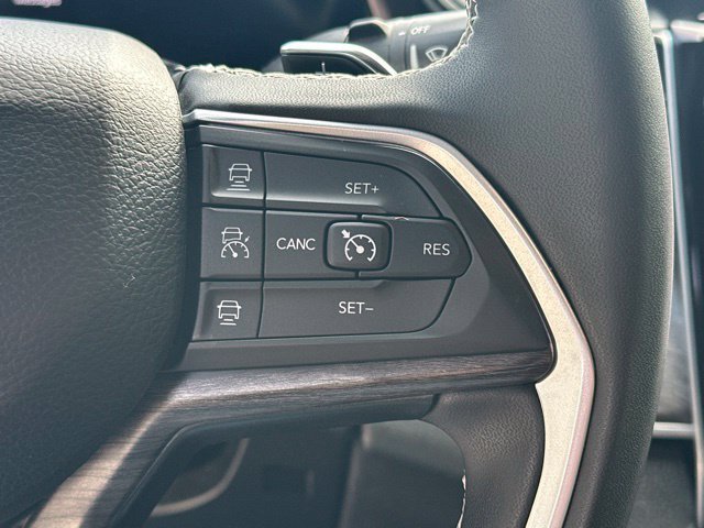 Used 2024 Jeep Grand Cherokee Limited AWD/4WD image 32