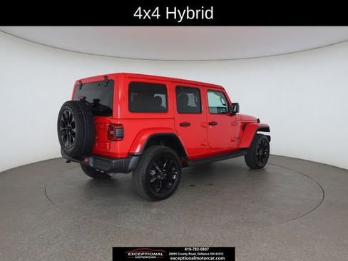 Used 2025 Jeep Wrangler Unlimited Sahara AWD/4WD image 19