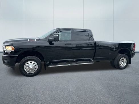 Used 2024 RAM 3500 Big Horn w/ Sport Appearance Package image 9