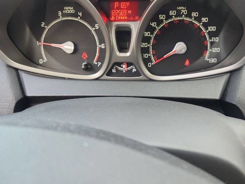 Used 2013 Ford Fiesta SE image 3