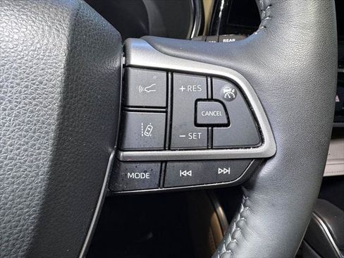 Certified 2024 Toyota Highlander Platinum AWD/4WD image 30