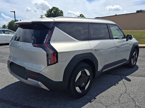 New 2026 Kia EV9 Wind AWD/4WD image 3