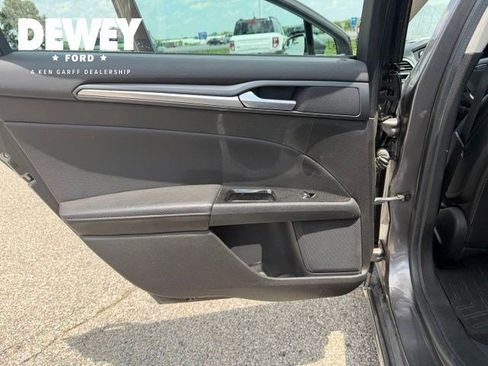 Used 2013 Ford Fusion Titanium FWD image 22