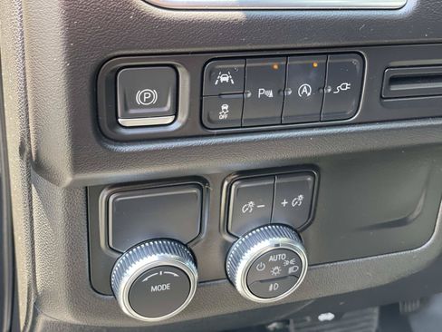 Used 2022 GMC Yukon SLE w/ Gmc Pro Safety Plus Package RWD image 22
