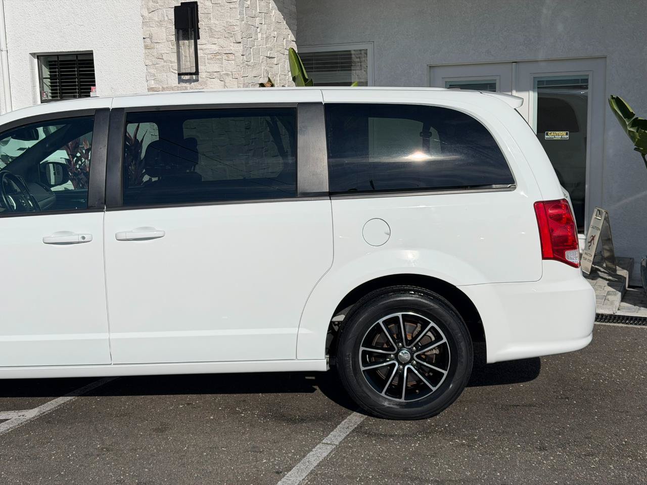 Used 2019 Dodge Grand Caravan GT FWD image 9