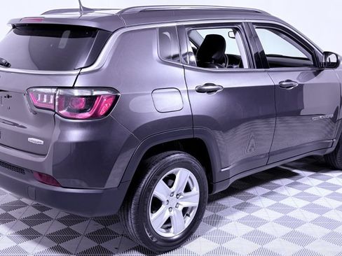 Used 2022 Jeep Compass Latitude w/ Convenience Group AWD/4WD image 3