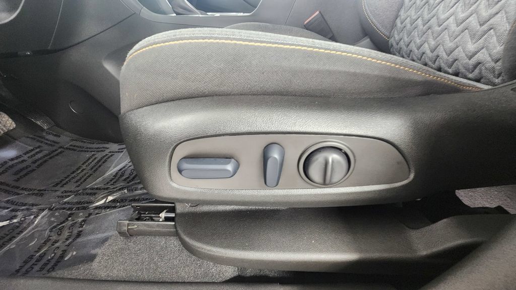Used 2022 Chevrolet Equinox LT FWD image 11
