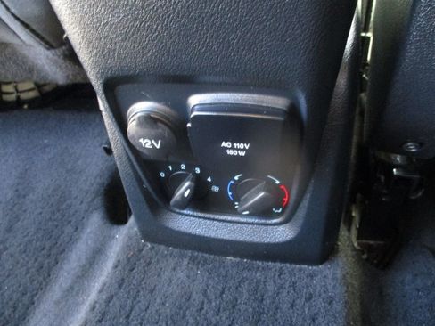 Used 2023 Ford Transit Connect XLT image 12