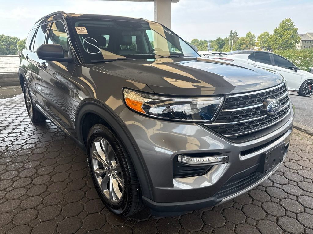 Used 2022 Ford Explorer XLT w/ Equipment Group 202A AWD/4WD image 4