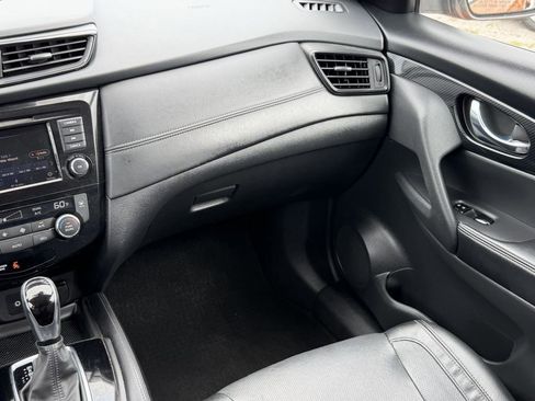 Used 2018 Nissan Rogue SL w/ Premium Package FWD image 16