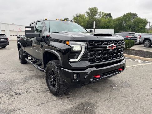 Used 2025 Chevrolet Silverado 2500 ZR2 w/ Technology Package AWD/4WD image 8
