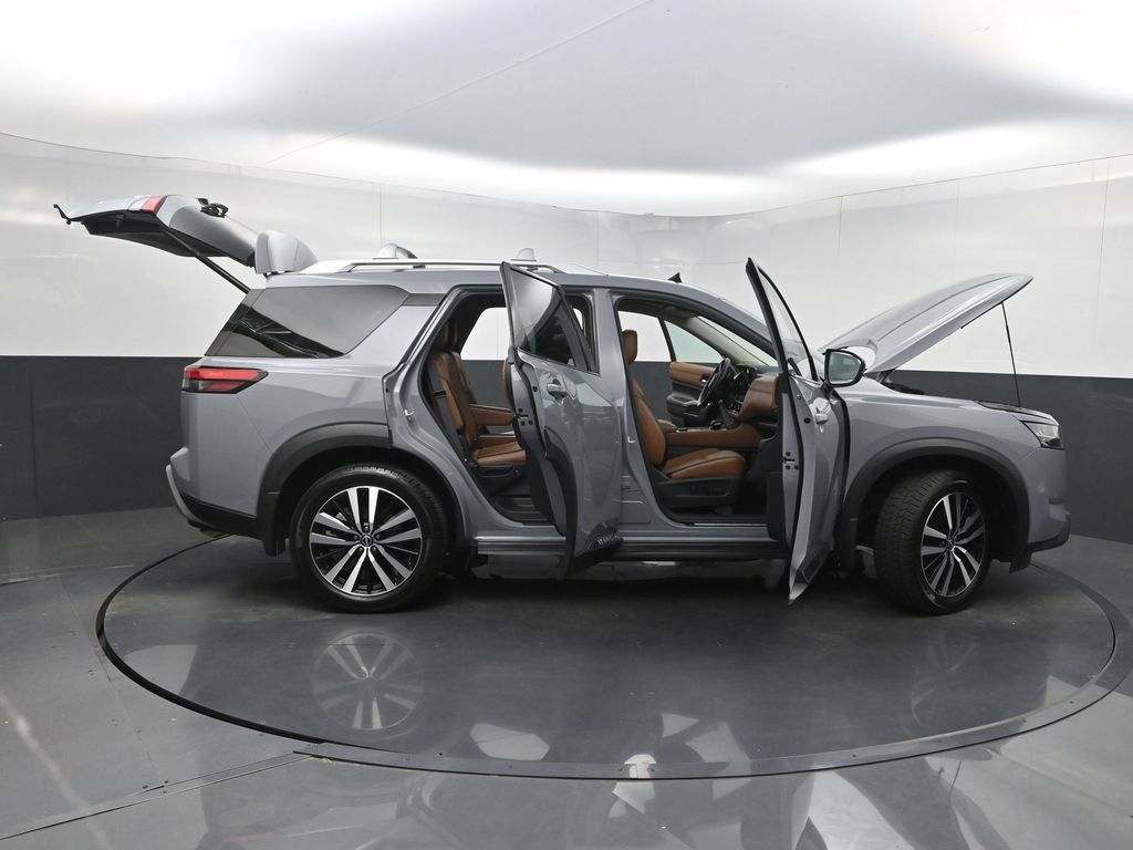 Used 2023 Nissan Pathfinder Platinum AWD/4WD image 40