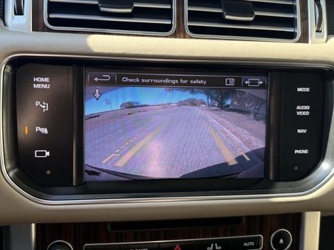 Used 2014 Land Rover Range Rover HSE image 23