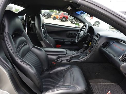 Used 2001 Chevrolet Corvette Convertible w/ Preferred Equipment Group2 RWD image 29