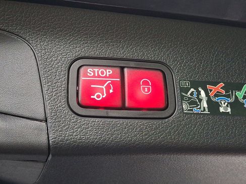 Certified 2025 Mercedes-Benz GLS 450 4MATIC image 32