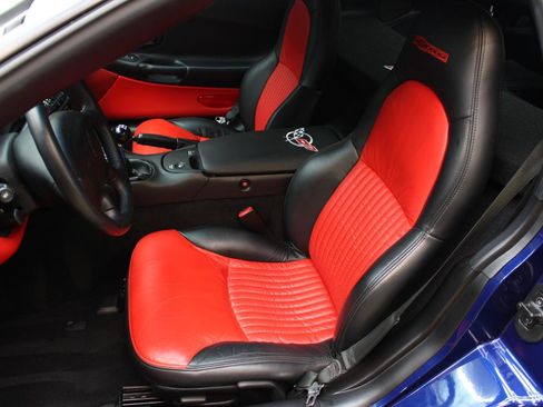 Used 2004 Chevrolet Corvette Z06 w/ Z06 Preferred Equipment Group RWD image 38