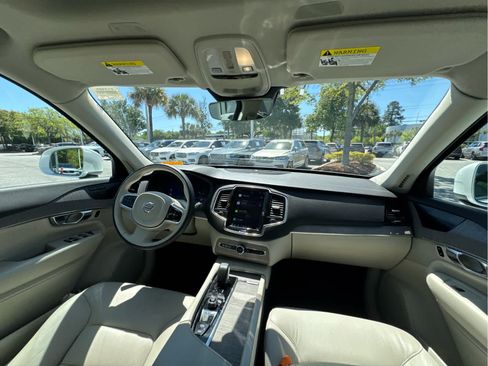 Used 2023 Volvo XC90 B6 Plus image 22