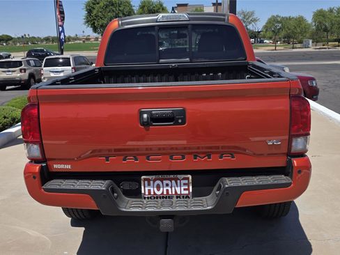 Used 2016 Toyota Tacoma TRD Off-Road w/ Premium & Technology Package RWD image 6