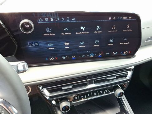 New 2025 Chevrolet Traverse LT image 8