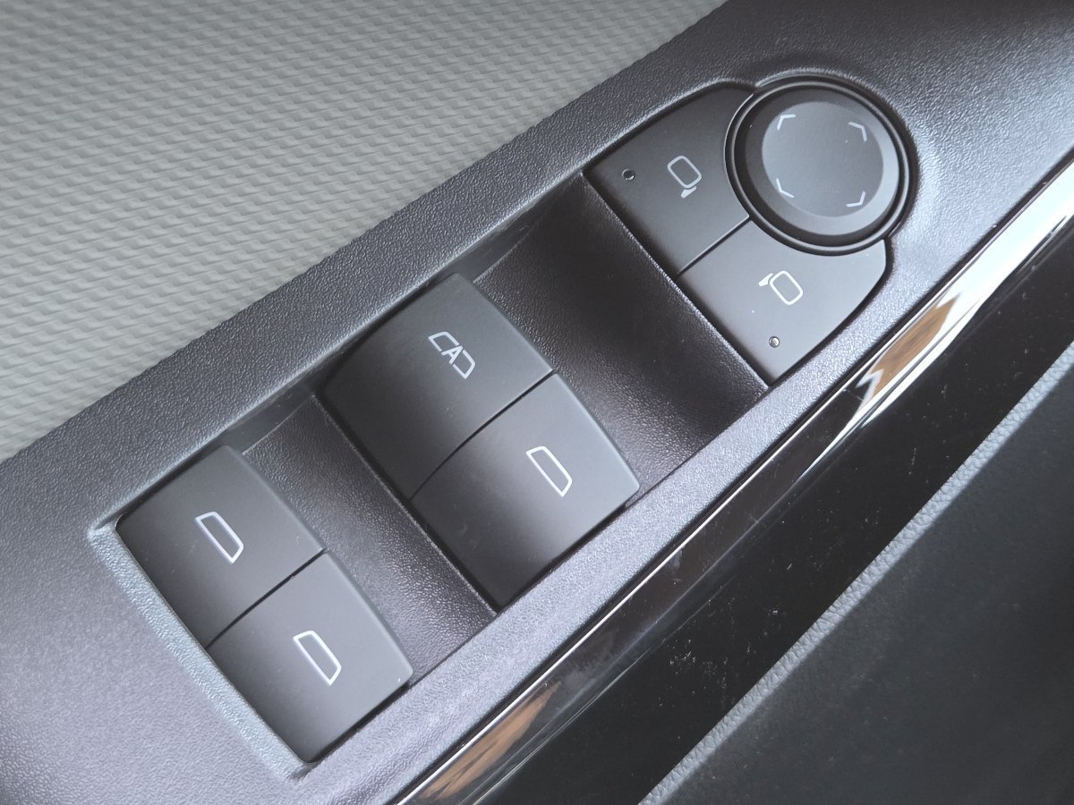 New 2027 Chevrolet Equinox LT AWD/4WD image 36