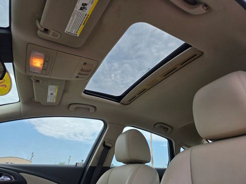 Used 2013 Buick Verano Leather FWD image 3