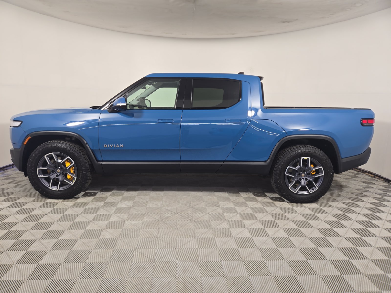 Used 2022 Rivian R1T Launch Edition AWD/4WD image 2