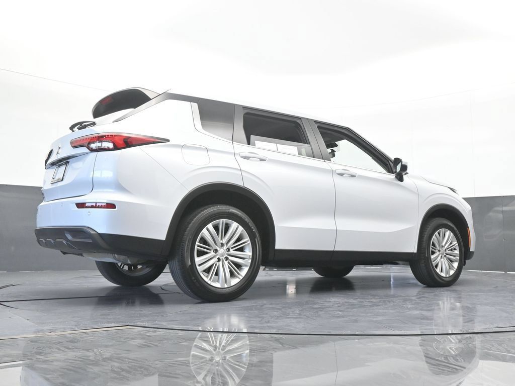 Used 2024 Mitsubishi Outlander ES FWD image 63
