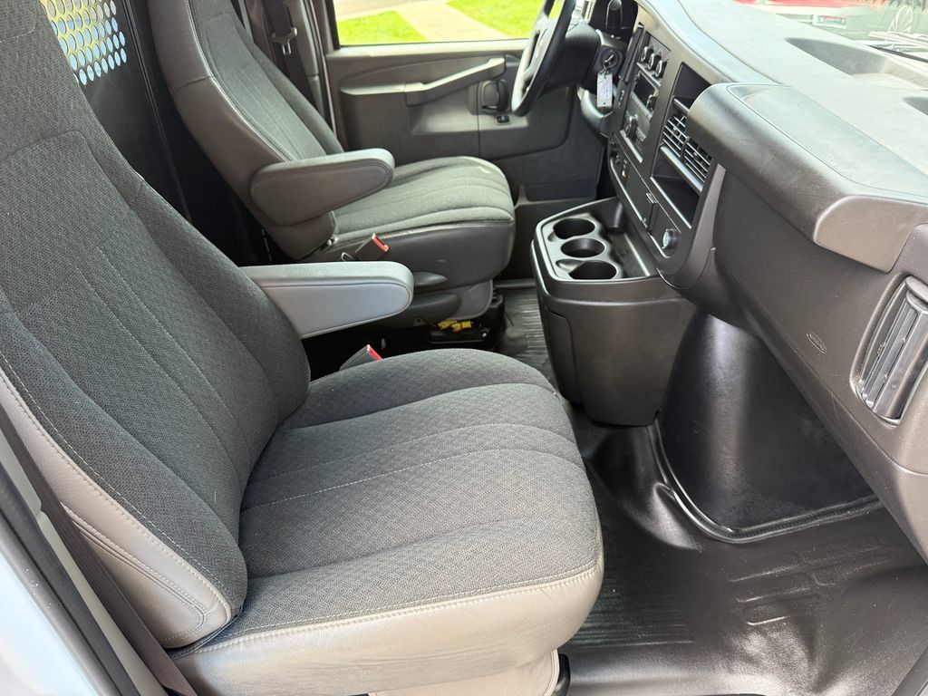 Used 2025 GMC Savana 2500 w/ Driver Convenience Package RWD image 21