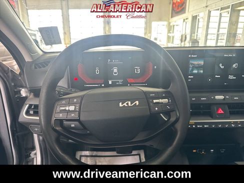 Used 2025 Kia K4 LXS image 12